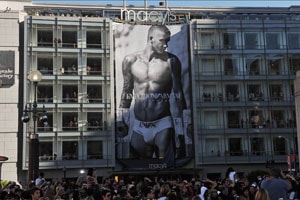 Beckham posa per Armani underwear